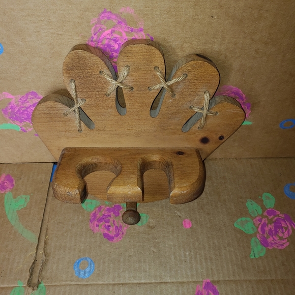 VINTAGE HANDMADE WOODEN BASEBALL GLOVE, BALL, BAT DISPLAY HOLDER - Picture 4 of 7